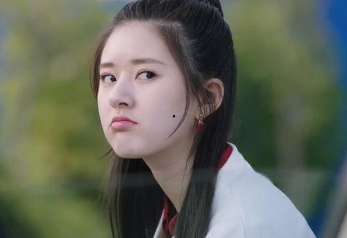 明星大侦探 赵露思吻戏,甜蜜瞬间引粉丝热议